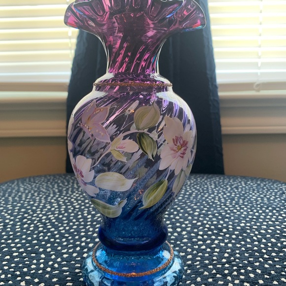 Fenton Mulberry Recognition vase - Picture 2 of 8